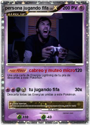 Pokemon persona jugando fifa