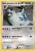 chat qui joue a